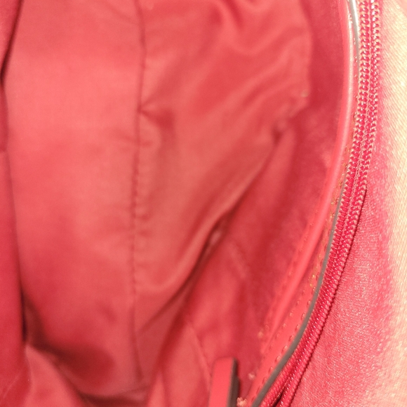 Perfect for the HOLIDAYS!! Liz Claiborne Red Ruffle Purse - SO FUN - Picture 6 of 7